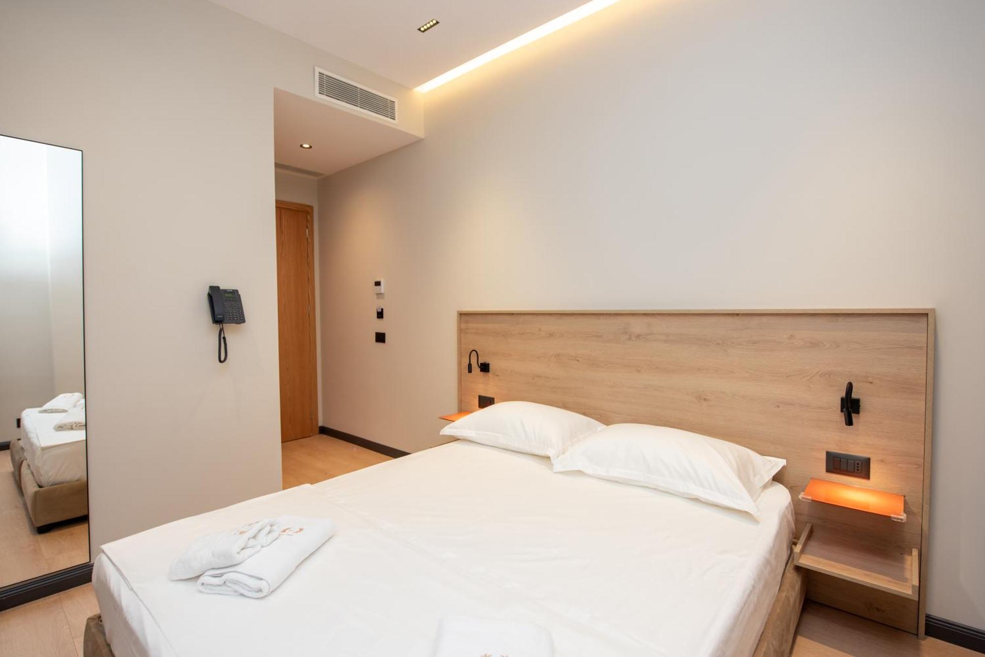 Calma Boutique Hotel Vlore Exterior photo
