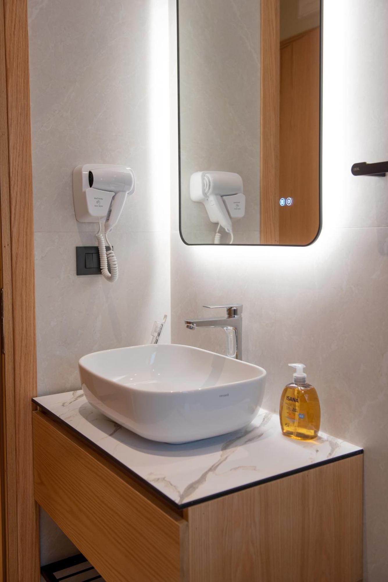Calma Boutique Hotel Vlore Exterior photo