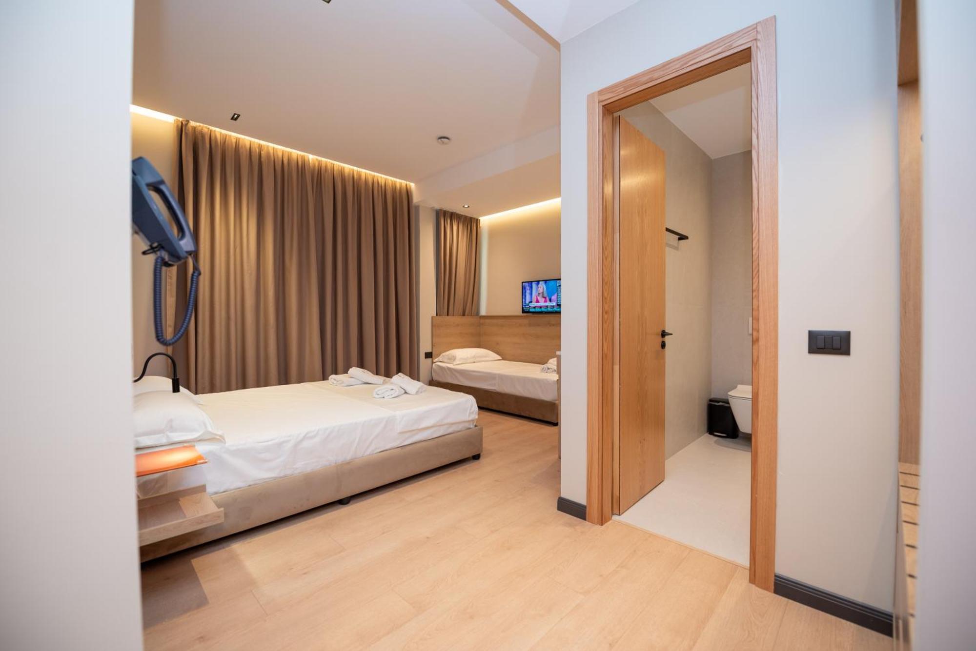 Calma Boutique Hotel Vlore Exterior photo
