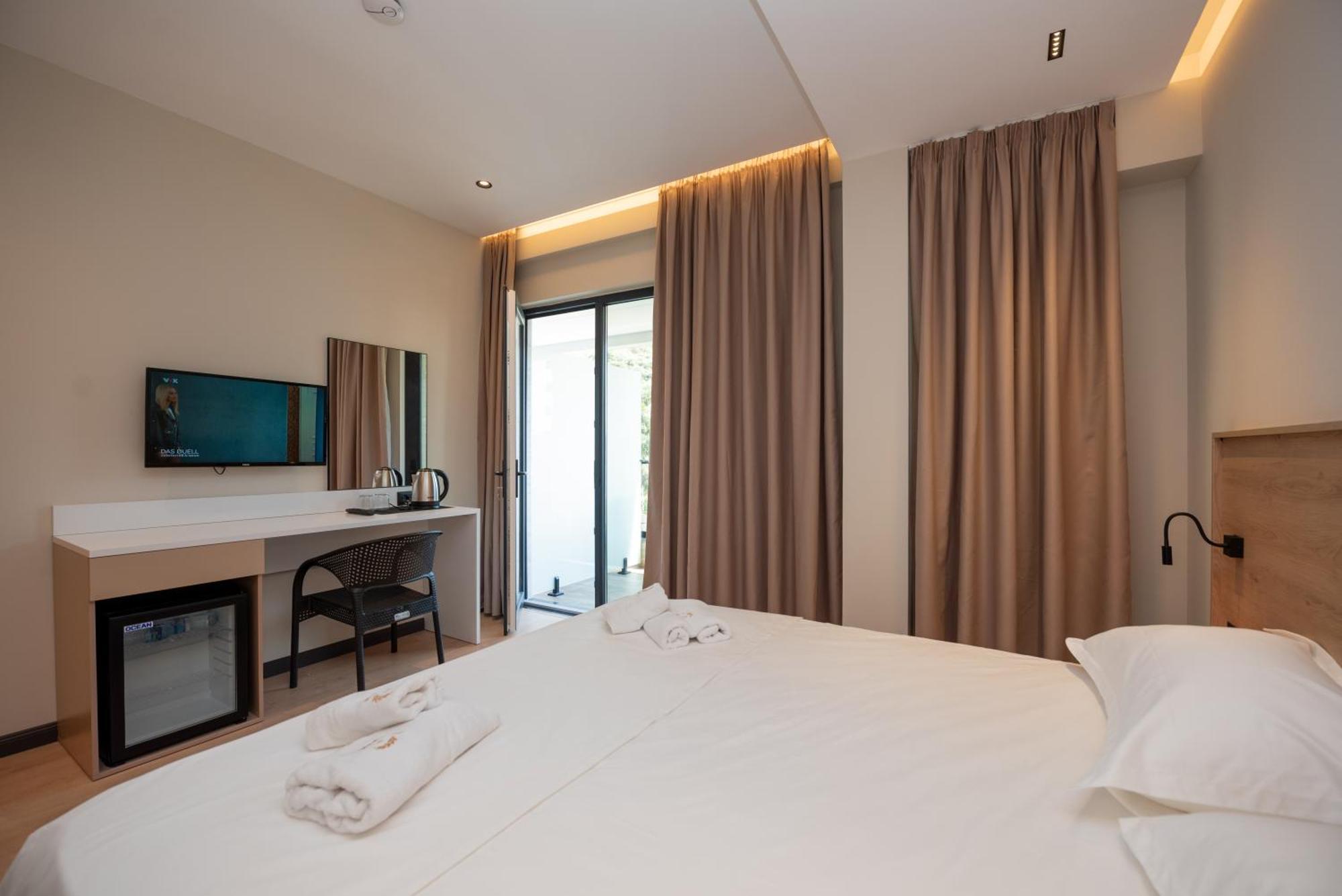 Calma Boutique Hotel Vlore Exterior photo