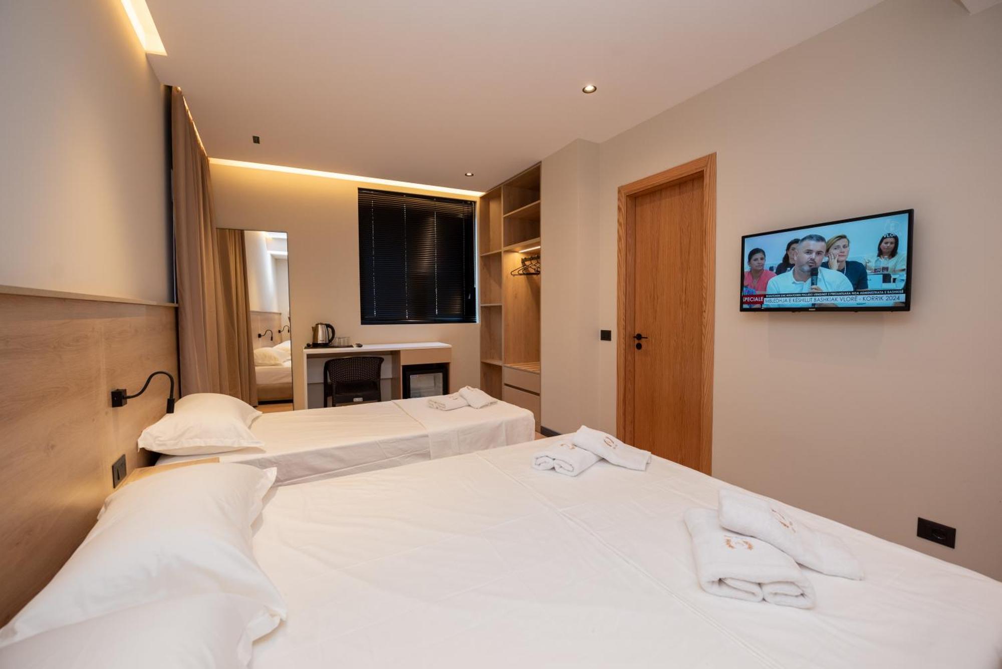 Calma Boutique Hotel Vlore Exterior photo